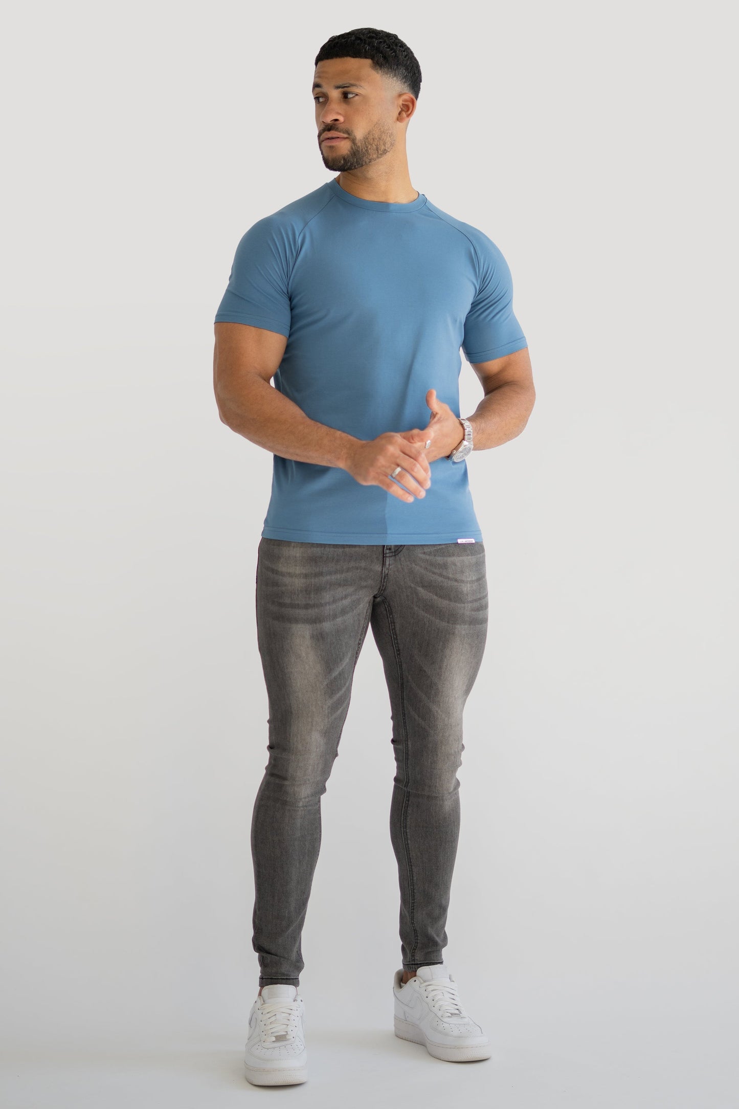 THE MUSCLE BASIC T-SHIRT