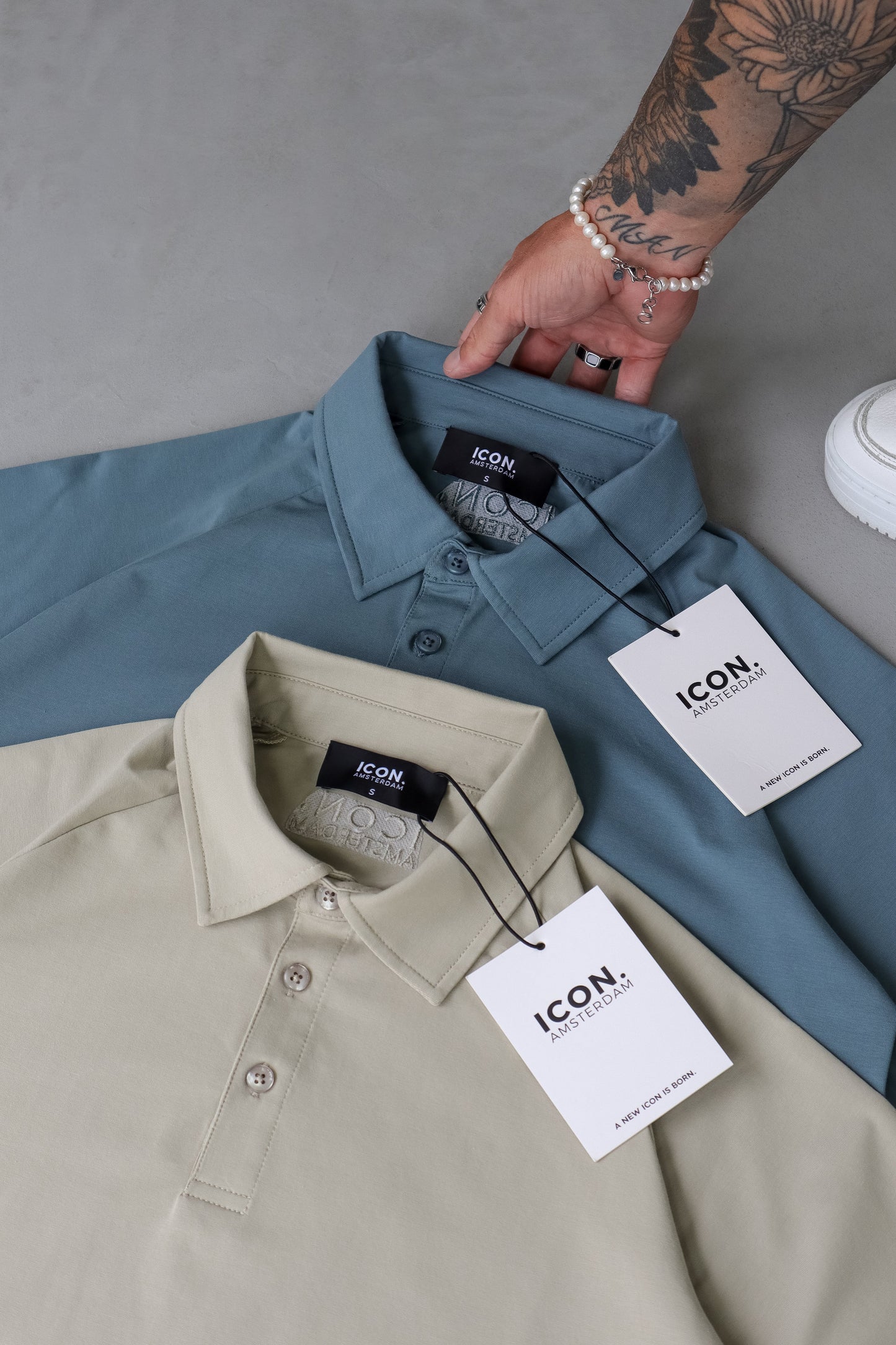 THE MUSCLE BUTTON POLO