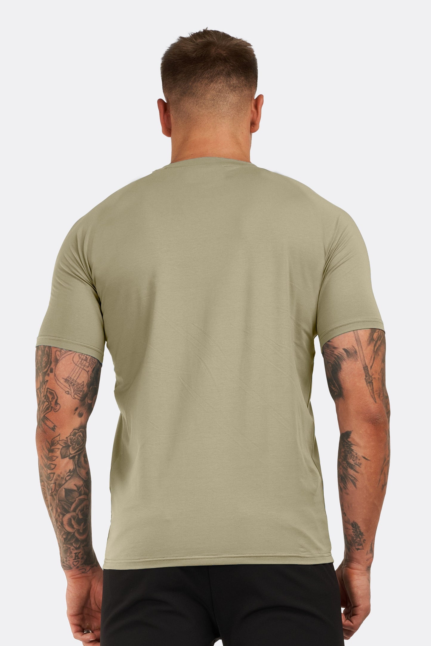 THE ESSENTIAL T-SHIRT
