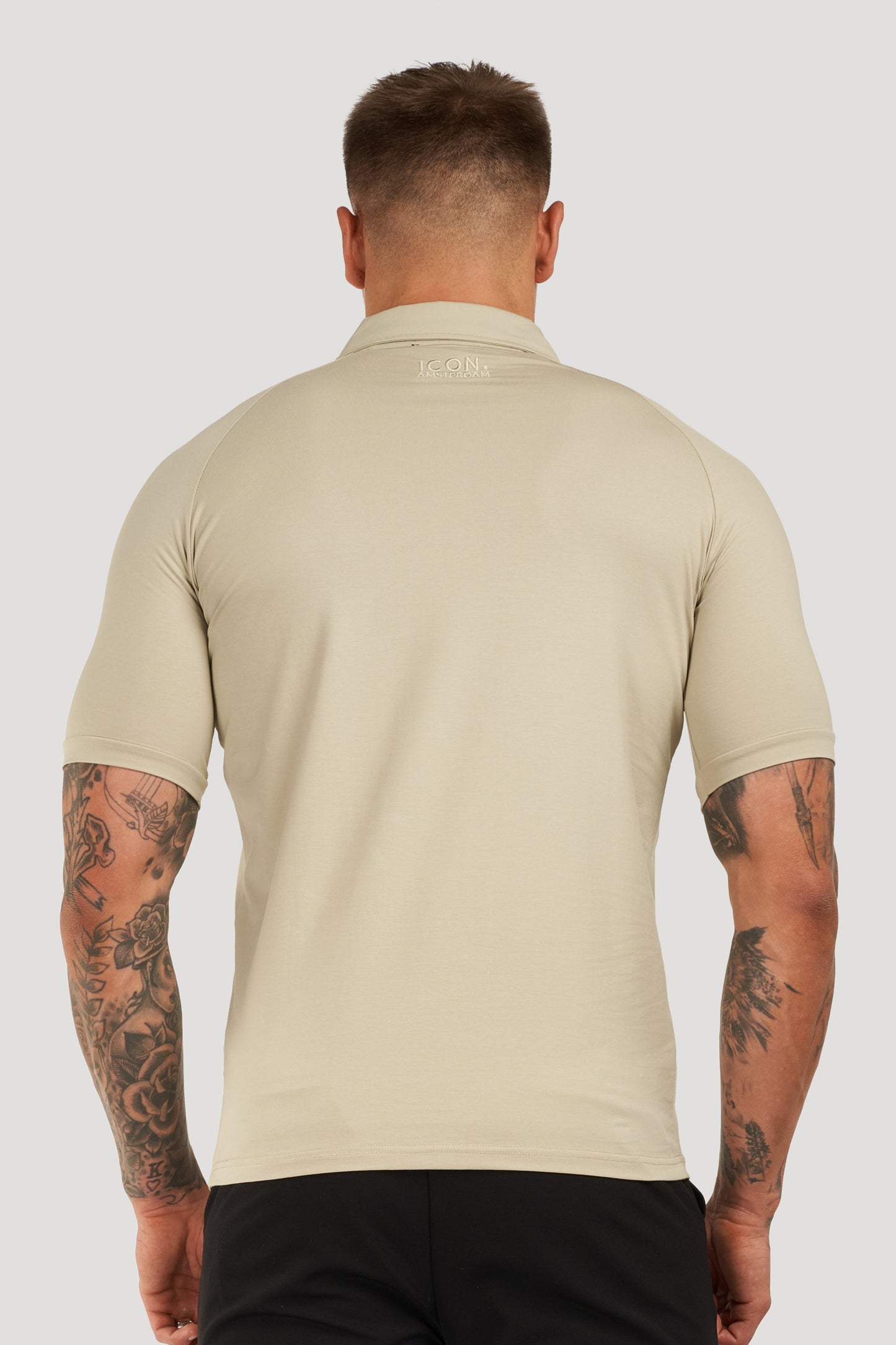THE MUSCLE BUTTON POLO
